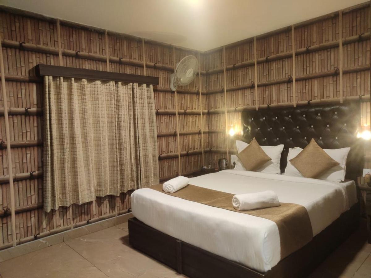 Misty Rain Estate Hotel มาดิเครี ภายนอก รูปภาพ