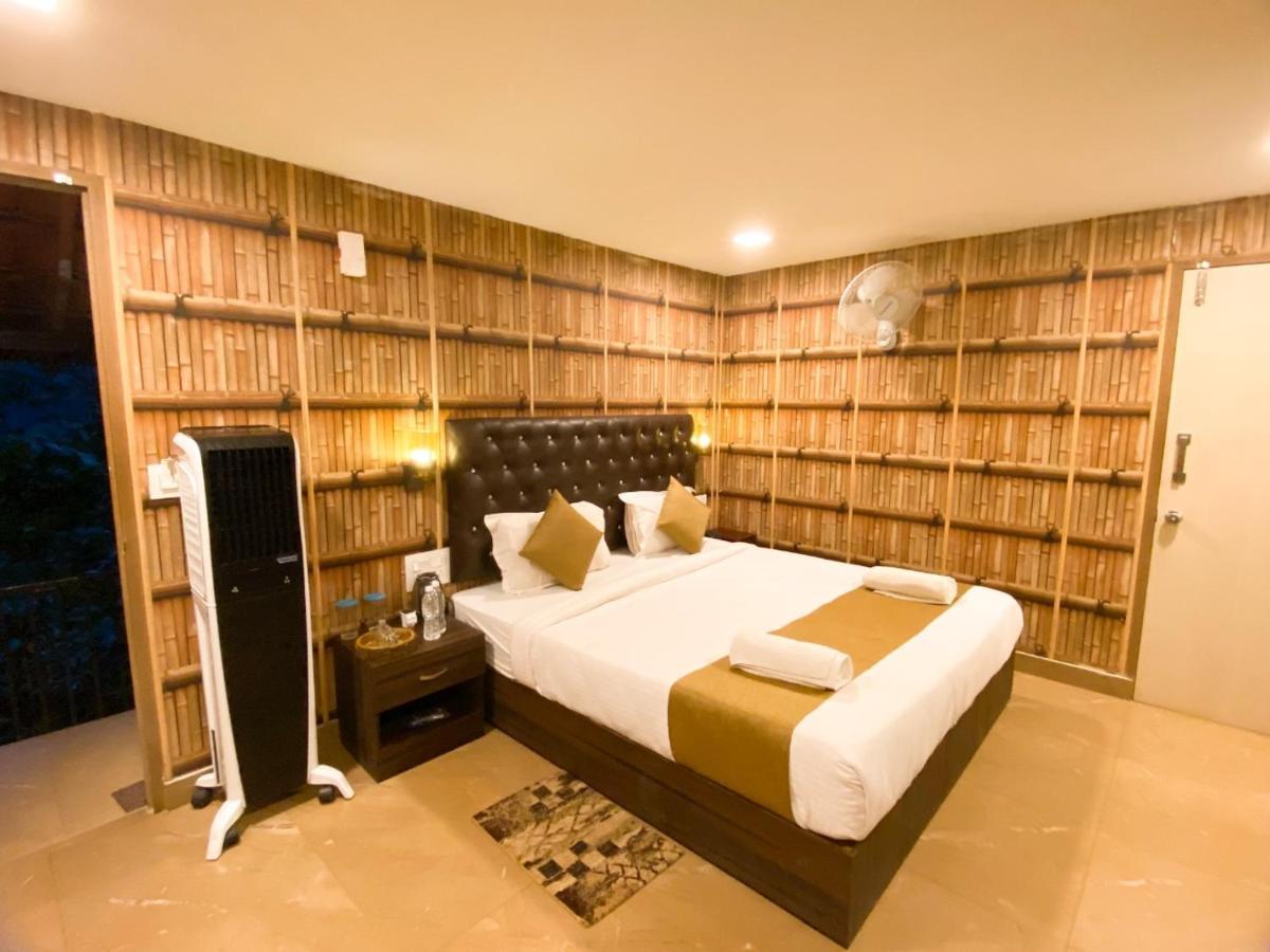 Misty Rain Estate Hotel มาดิเครี ภายนอก รูปภาพ