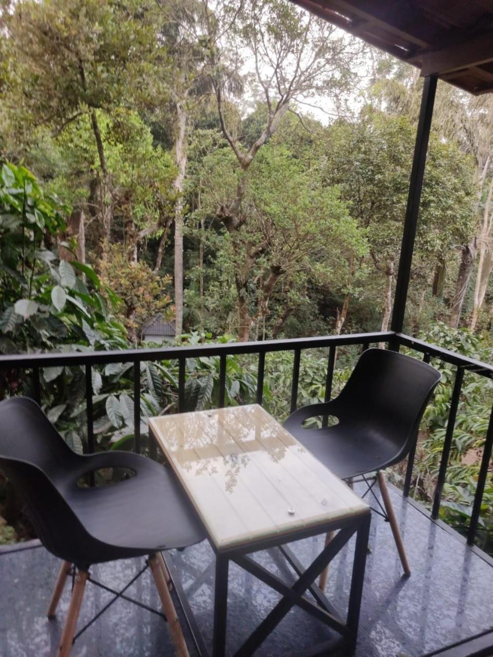 Misty Rain Estate Hotel มาดิเครี ภายนอก รูปภาพ