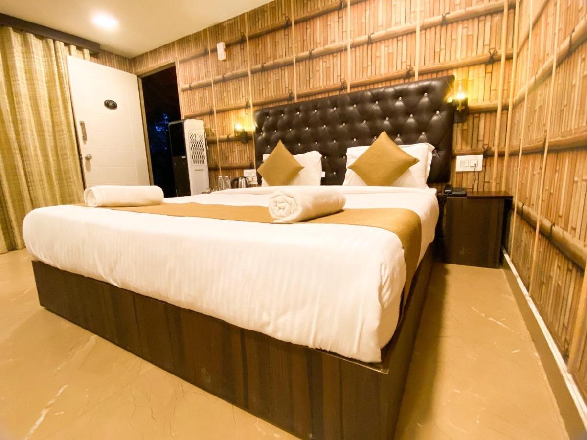 Misty Rain Estate Hotel มาดิเครี ภายนอก รูปภาพ