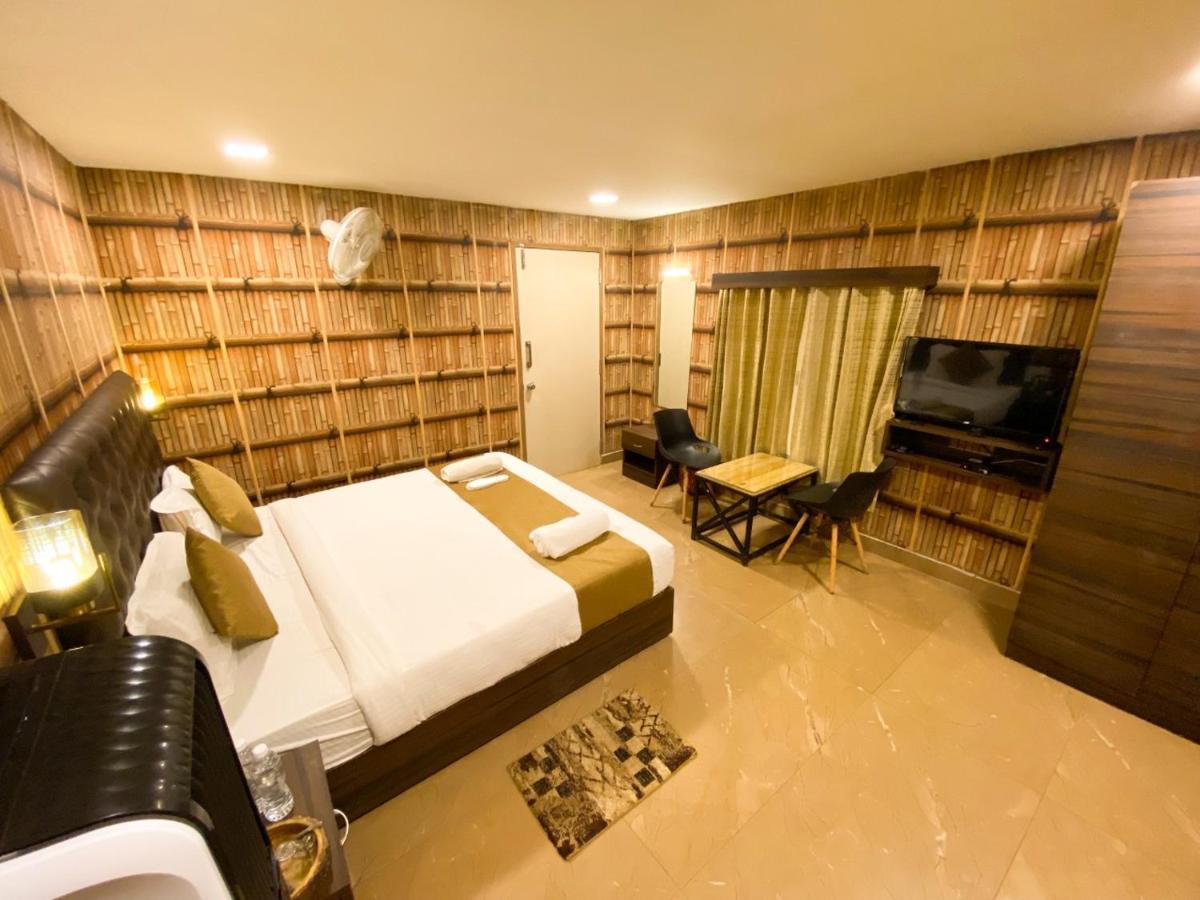 Misty Rain Estate Hotel มาดิเครี ภายนอก รูปภาพ