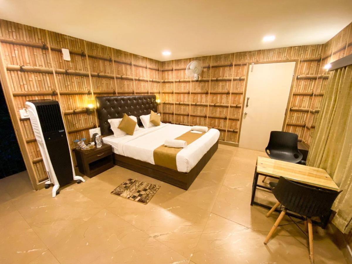 Misty Rain Estate Hotel มาดิเครี ภายนอก รูปภาพ