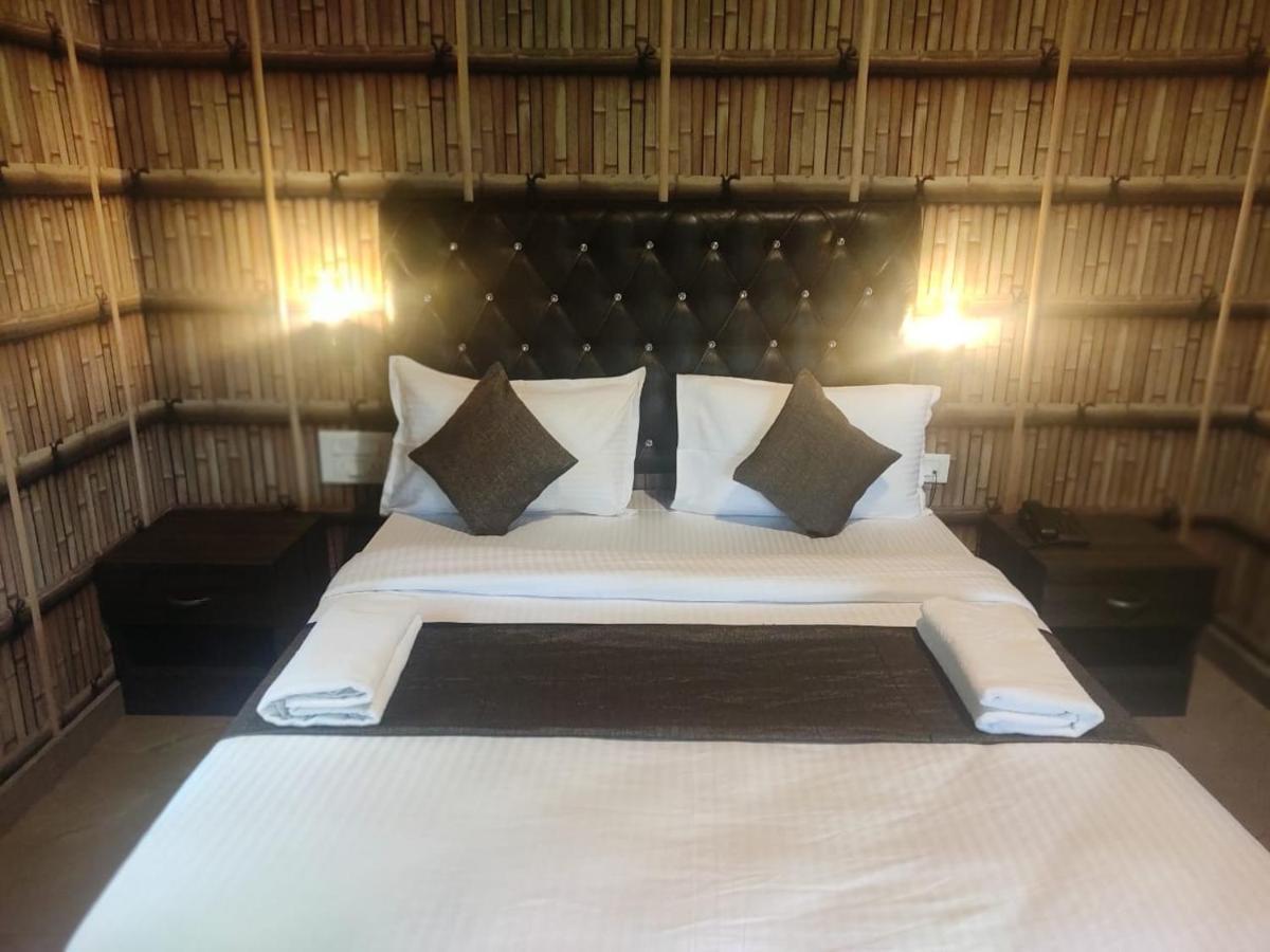 Misty Rain Estate Hotel มาดิเครี ภายนอก รูปภาพ