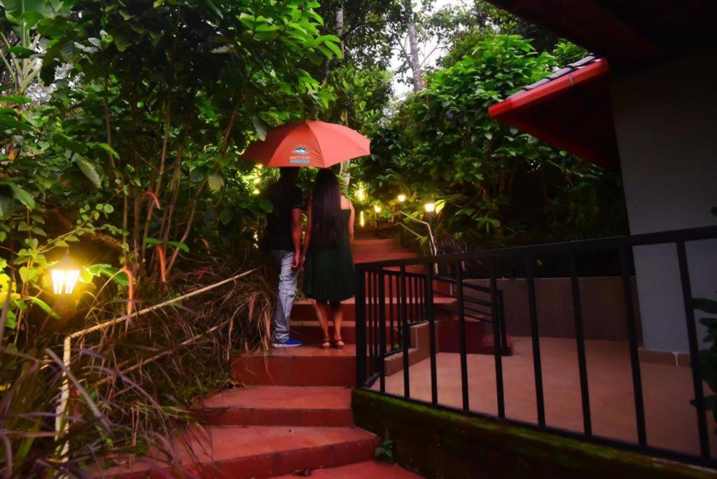 Misty Rain Estate Hotel มาดิเครี ภายนอก รูปภาพ