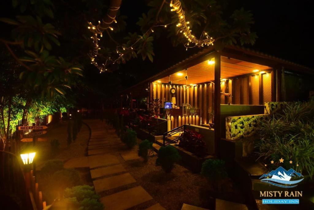 Misty Rain Estate Hotel มาดิเครี ภายนอก รูปภาพ