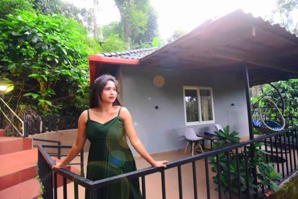 Misty Rain Estate Hotel มาดิเครี ภายนอก รูปภาพ