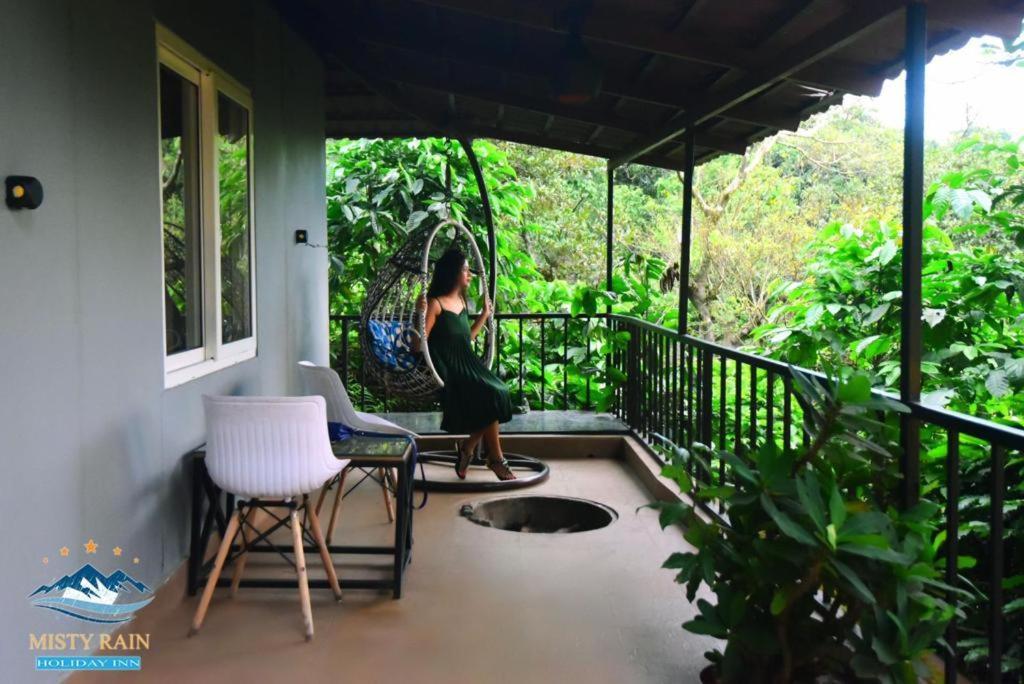 Misty Rain Estate Hotel มาดิเครี ภายนอก รูปภาพ