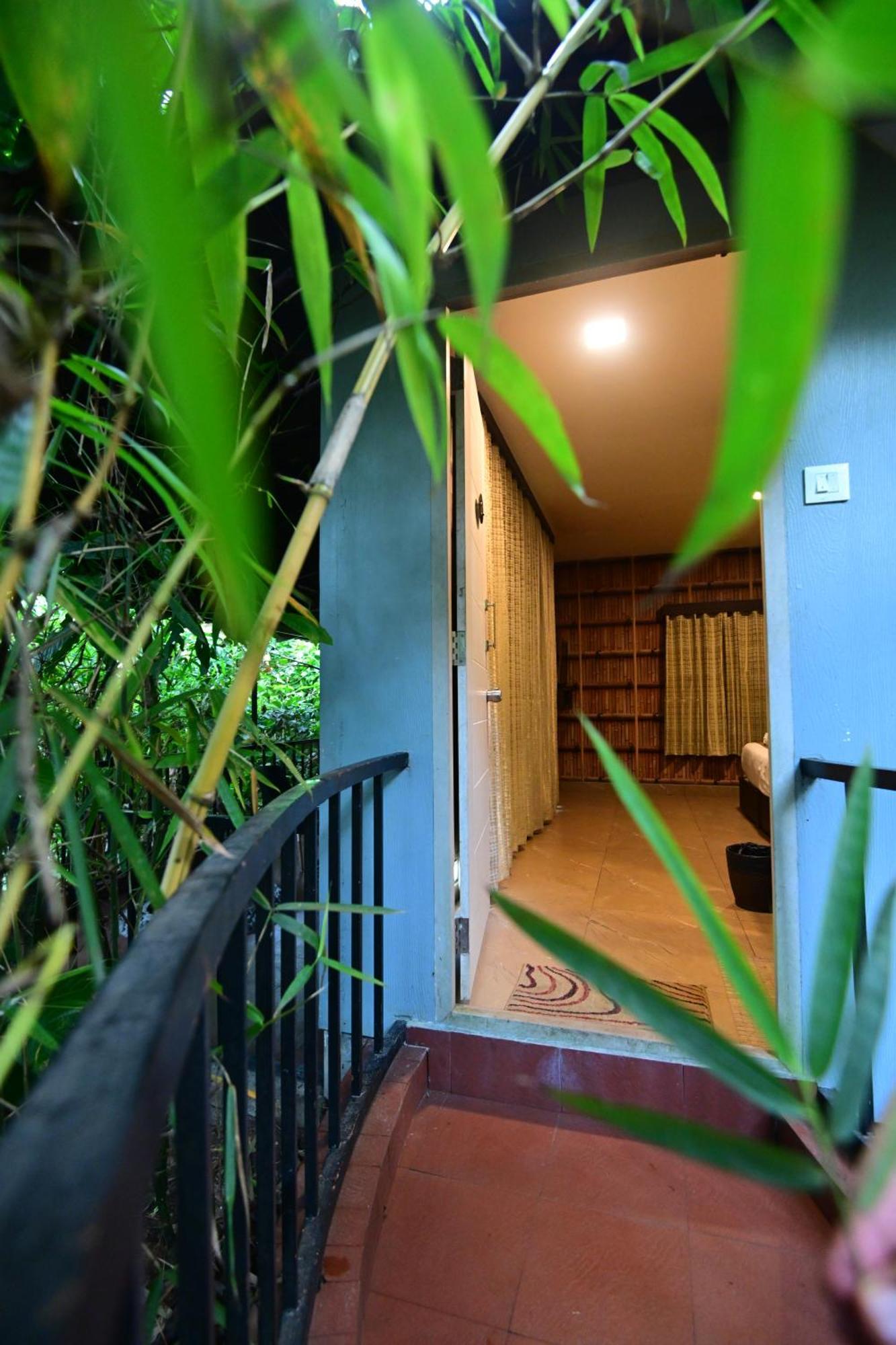Misty Rain Estate Hotel มาดิเครี ภายนอก รูปภาพ