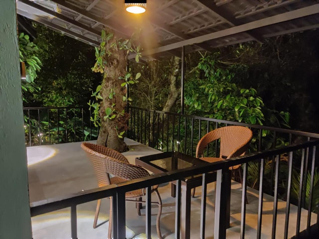 Misty Rain Estate Hotel มาดิเครี ภายนอก รูปภาพ