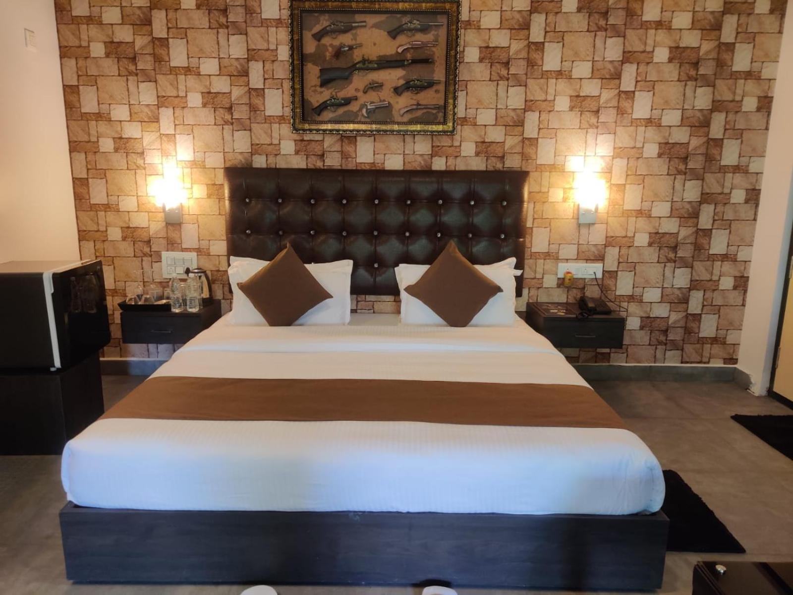 Misty Rain Estate Hotel มาดิเครี ภายนอก รูปภาพ