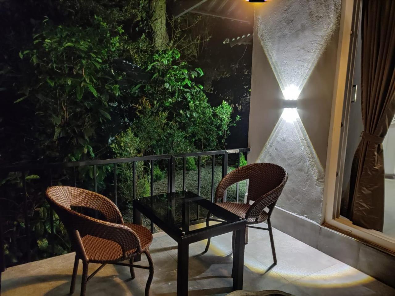 Misty Rain Estate Hotel มาดิเครี ภายนอก รูปภาพ