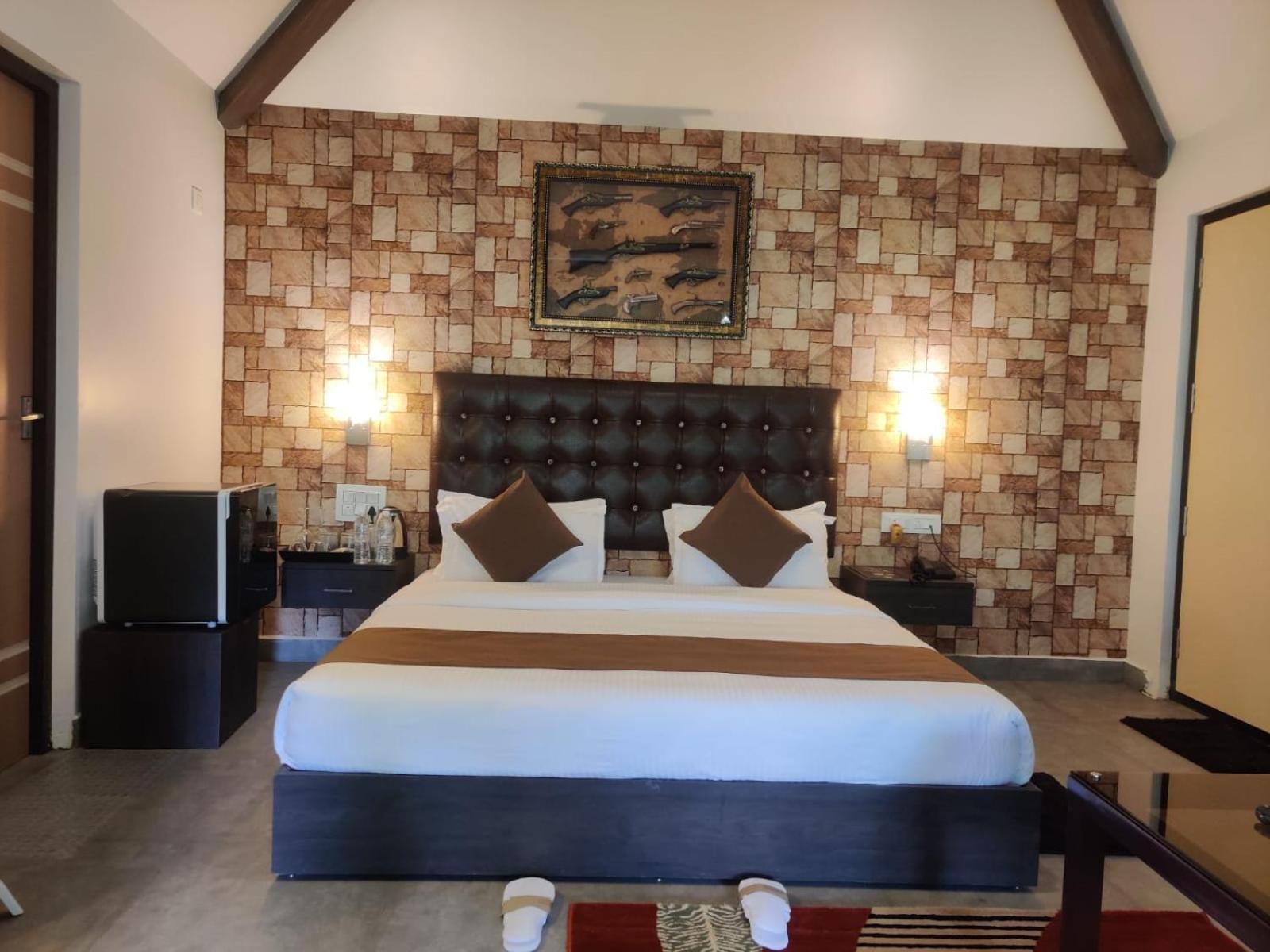 Misty Rain Estate Hotel มาดิเครี ภายนอก รูปภาพ